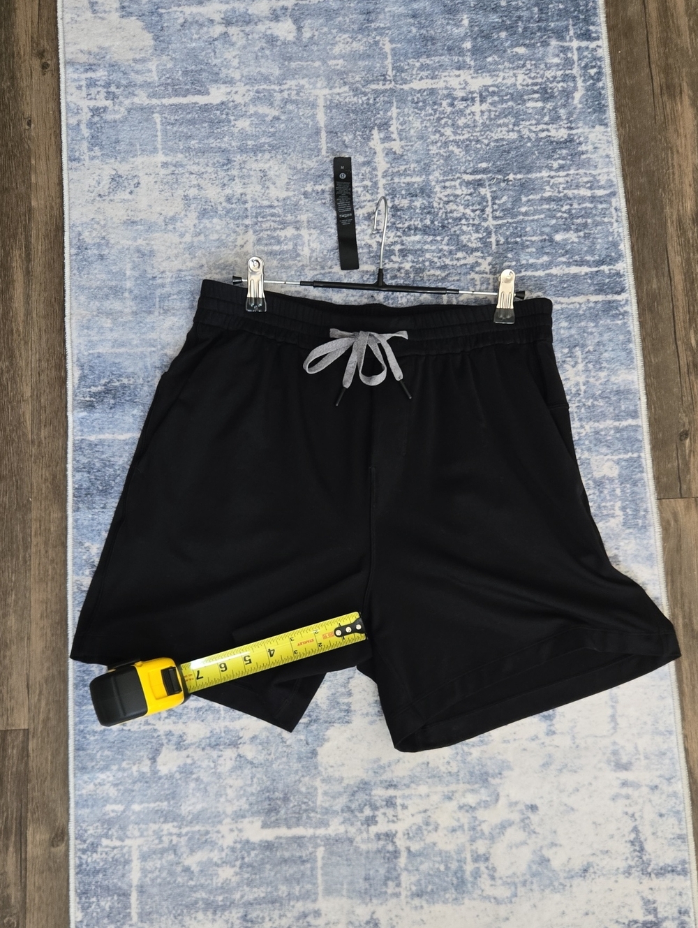 Lululemon Men's 5" Soft Jersey Short Med. BLack EUC